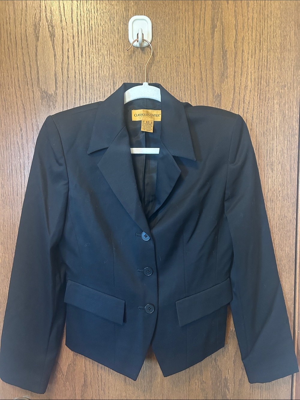 Classiques Entier Black Women's Three-Button Tailored Blazer